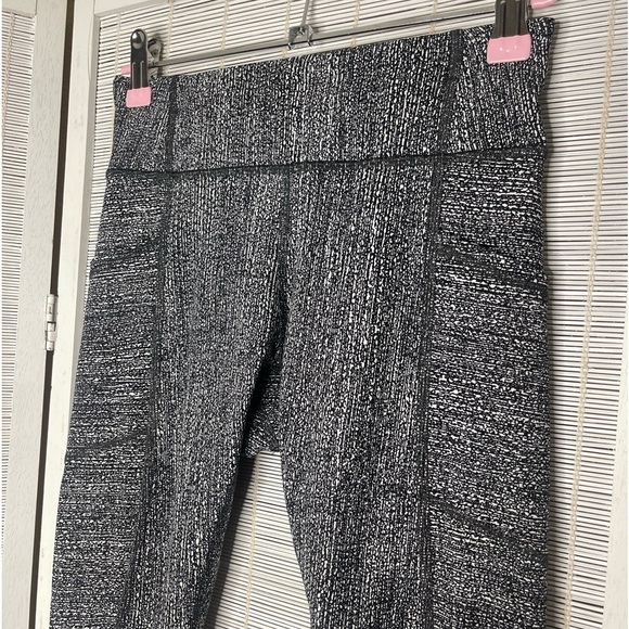 Lululemon Tight Stuff Tight II 25” Leggings Size 4 - Picture 2 of 8